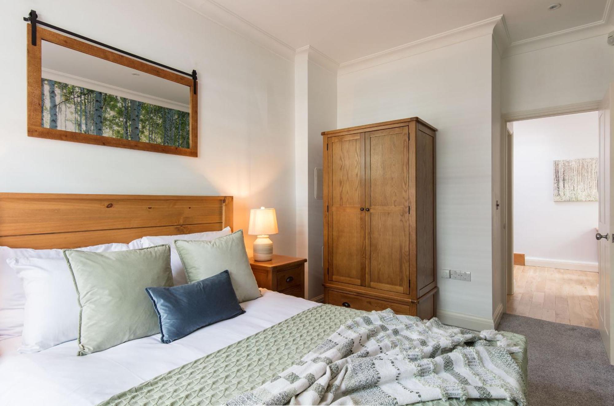 Spacious Quiet 4bedrooms 6beds House With Private Garage 5min Walk To Paddington Station Ferienhaus London